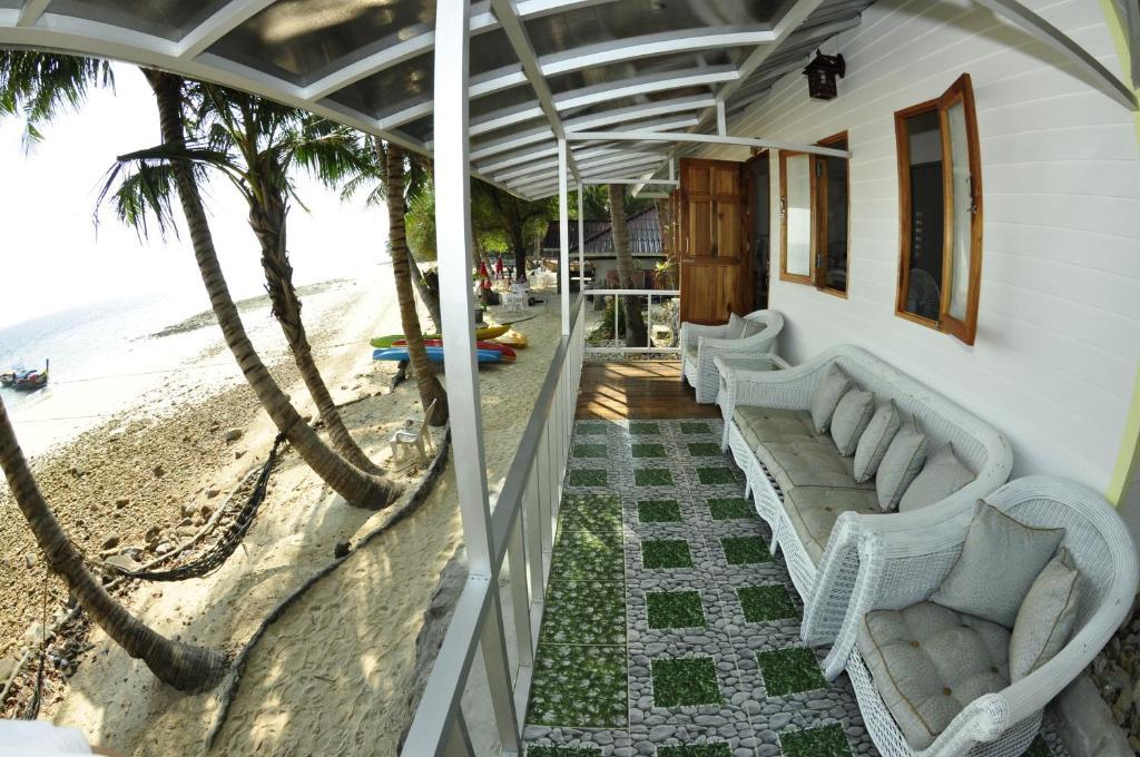 Tohko Beach Resort Фи Фи Айлънд Екстериор снимка
