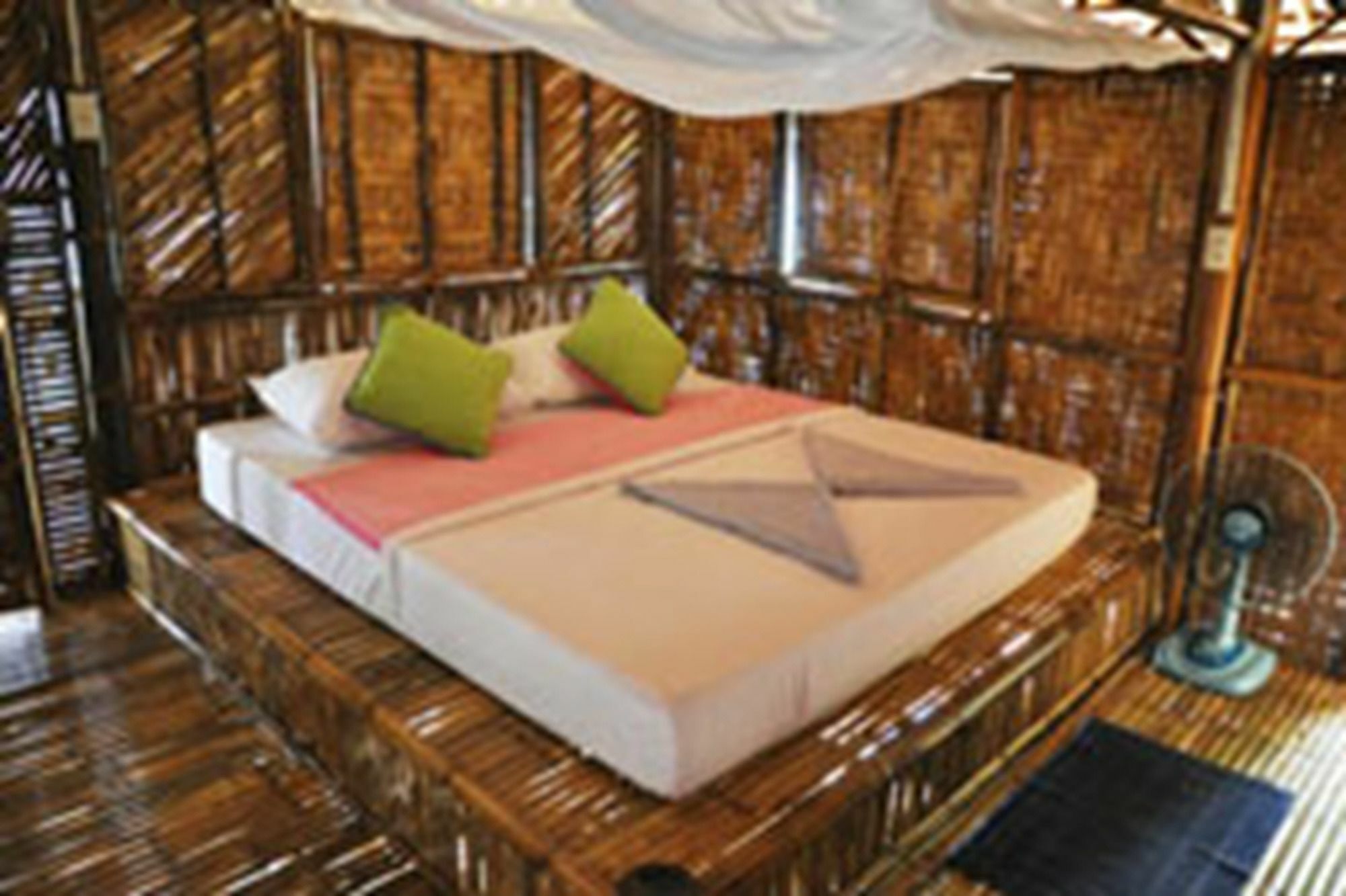 Tohko Beach Resort Фи Фи Айлънд Екстериор снимка