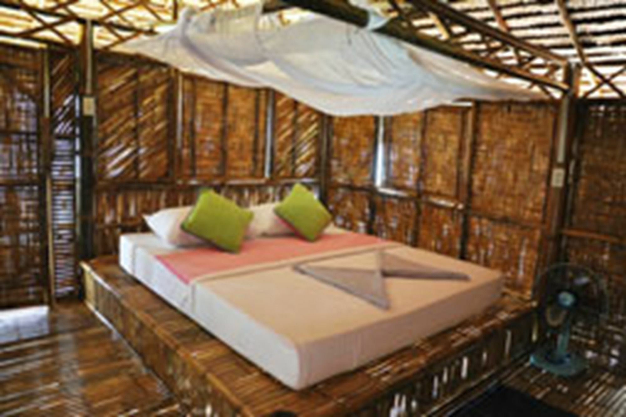 Tohko Beach Resort Фи Фи Айлънд Екстериор снимка