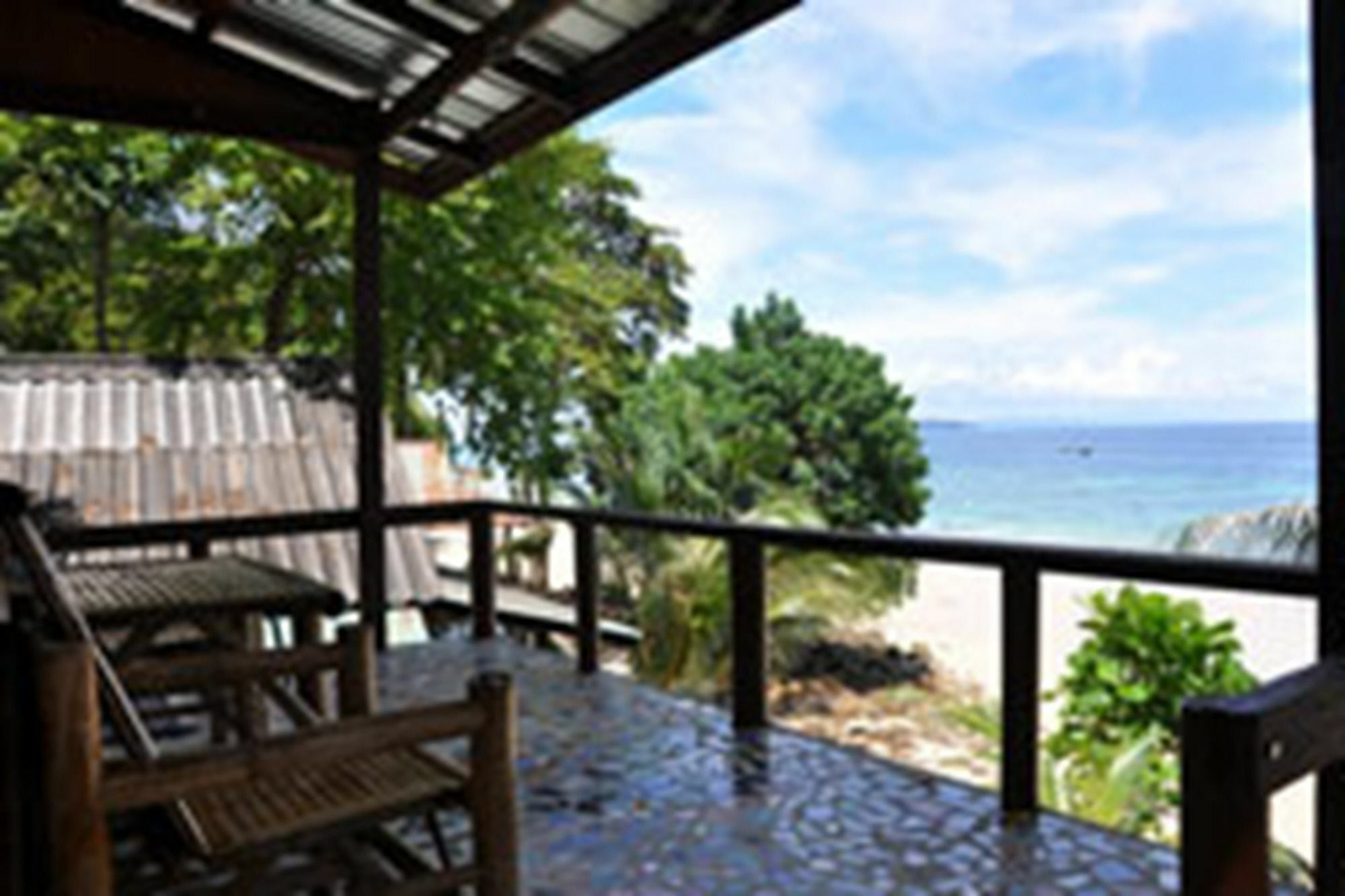 Tohko Beach Resort Фи Фи Айлънд Екстериор снимка
